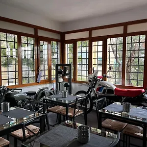 Bmb Bed Motor Bike Bed & Breakfast Noto